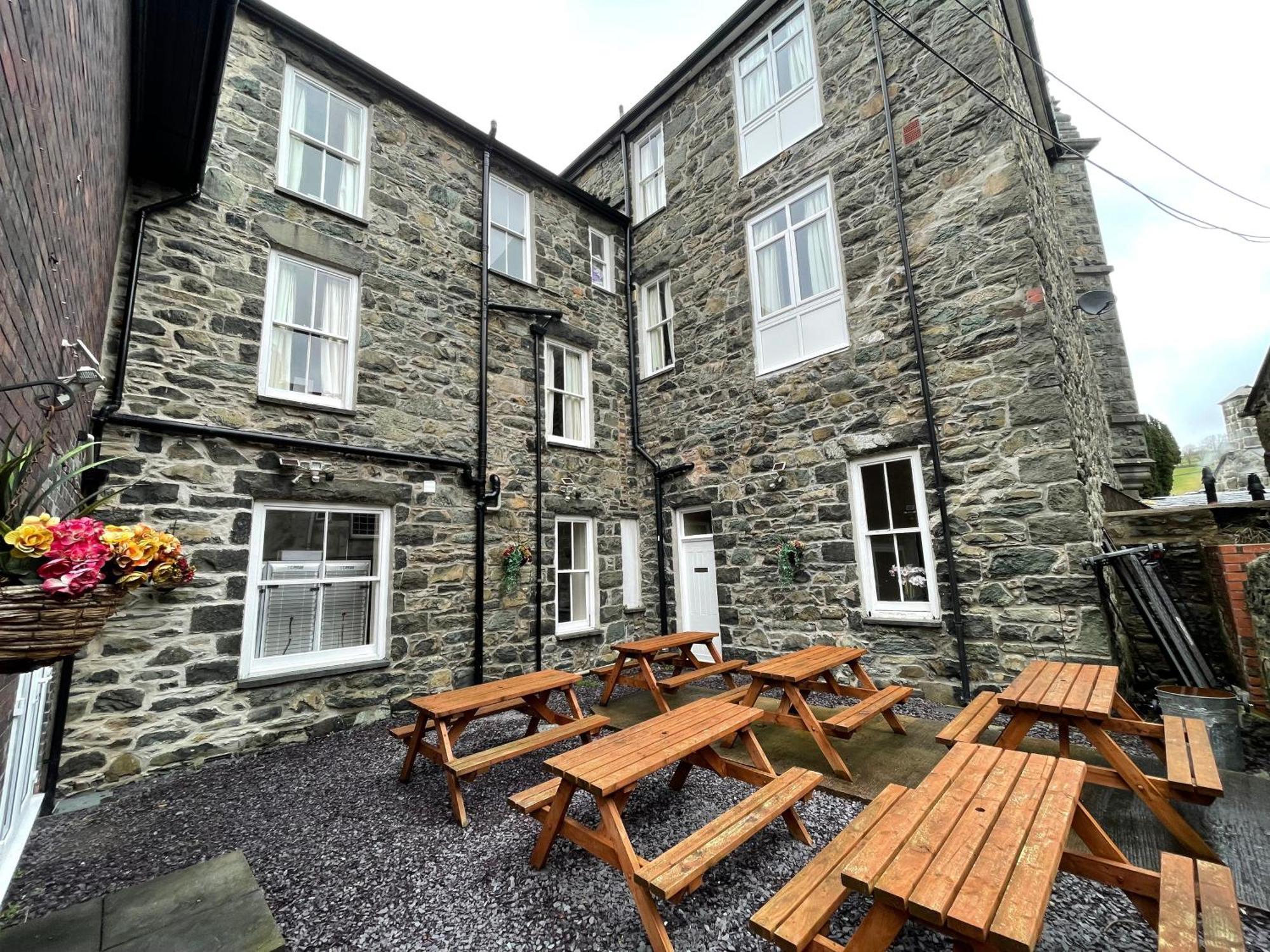 The Lombard Villa Dolgellau Exterior photo